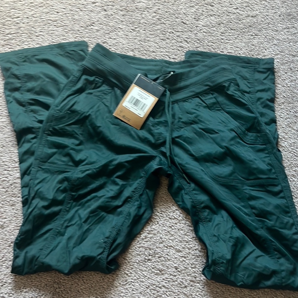 North Face Aphrodite 2.0 pants. Size small. Green
